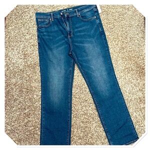 🦋-NWT Old Navy Straight Jeans w/ Built in Flex
